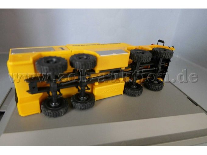 Rosenbauer Flughafenlöschfahrzeug Bush-Panther 8x8 Ansicht von unten