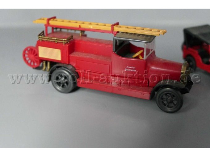 Oldtimer Benz
Leiterwagen Ansicht von der Seite