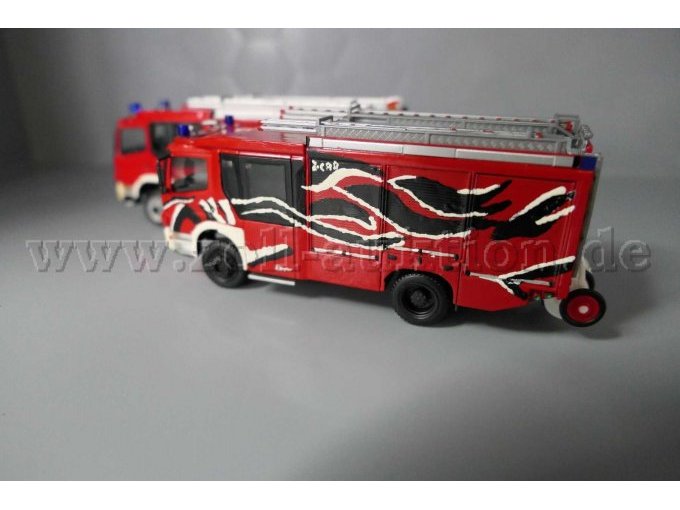 Modellfahrzeuge Mercedes Benz Feuerwehren Gesamtansicht von der Seite