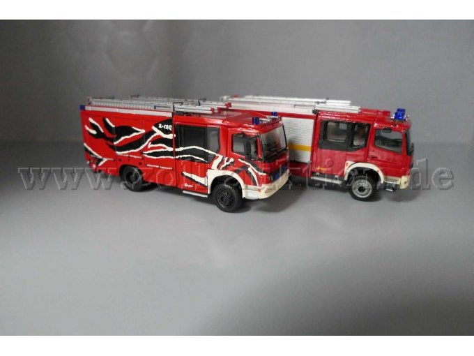 Modellfahrzeuge Mercedes Benz Feuerwehren Gesamtansicht von der Seite Modellfahrzeuge Mercedes Benz Feuerwehren Gesamtansicht von der Seite