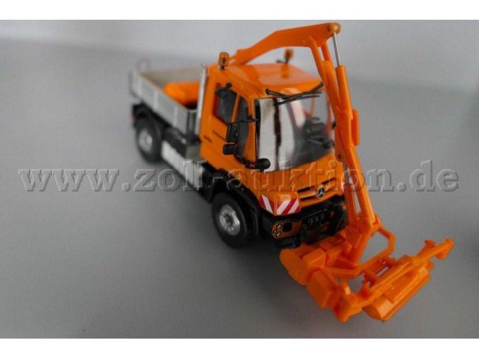 Unimog Straßenmeisterei Ansicht von vorne