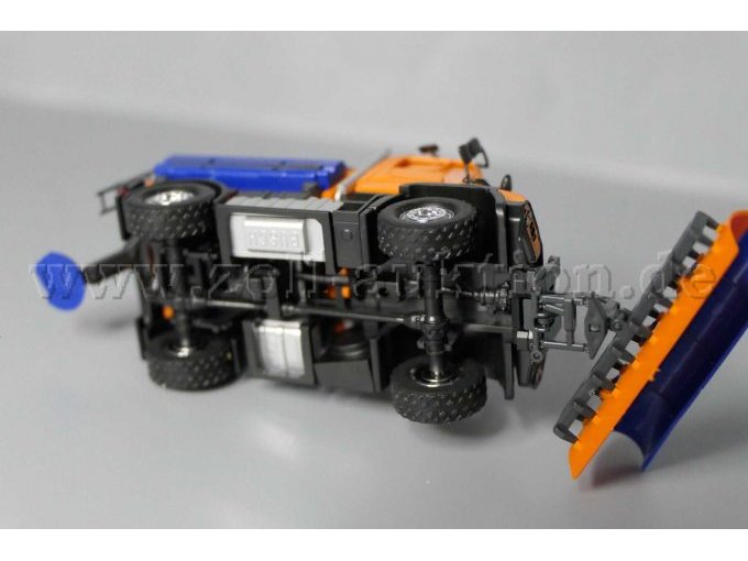 Unimog Schneepflug Ansicht von unten