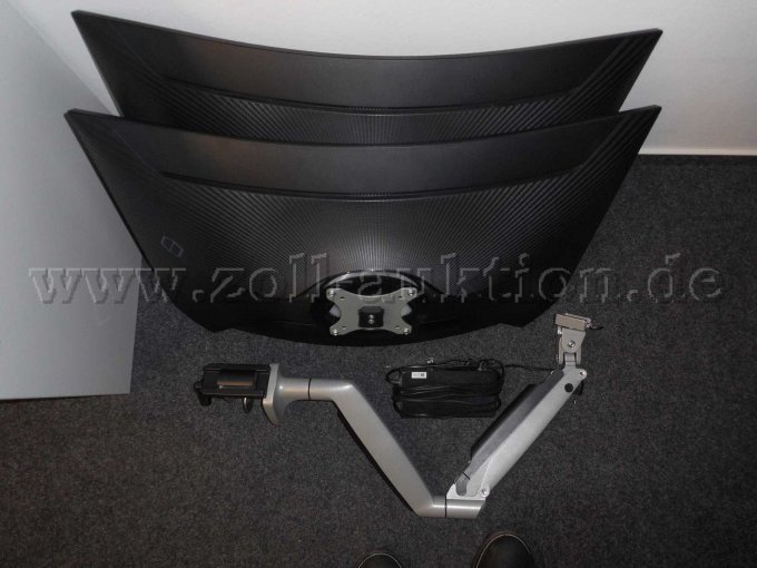2 Monitore, 2 Bildschirmhalter, 1 Stromkabel