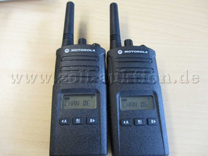 2 Motorola Funkgeräte XT460 + 2 Ohrhörer (unbekannter Hersteller) – foto 2 – kavel bij Zoll-Auktion, Oelde