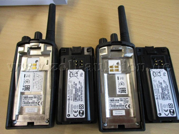 2 Motorola Funkgeräte XT460 + 2 Ohrhörer (unbekannter Hersteller) – foto 4 – kavel bij Zoll-Auktion, Oelde