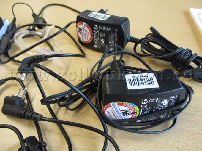 2 Motorola Funkgeräte XT460 + 2 Ohrhörer (unbekannter Hersteller) – foto 6 – kavel bij Zoll-Auktion, Oelde