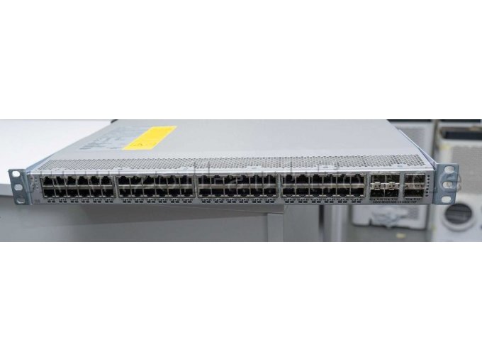 Vorderseite eines Netzwerk-Switches Vorderseite eines Netzwerk-Switches