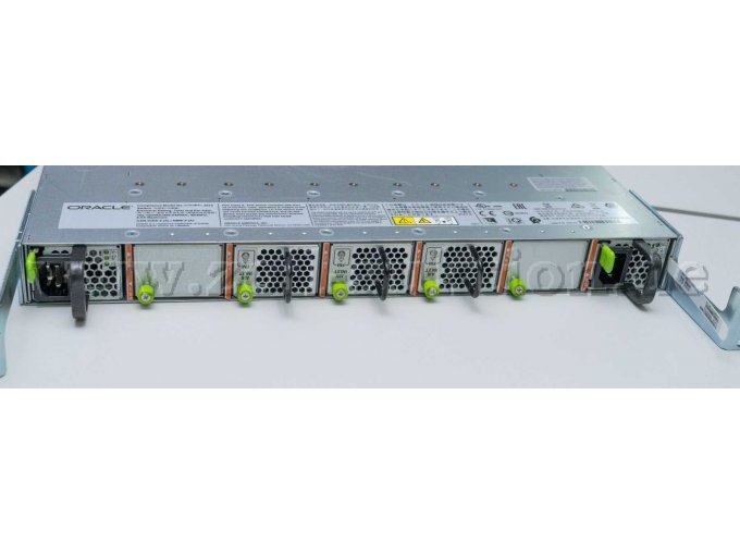 Rückseite eines Netzwerk-Switches