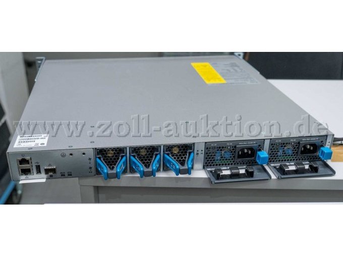 Rückseite eines Netzwerk-Switches