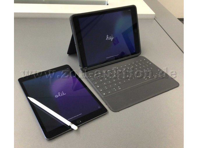 2 Apple iPad Generation 7 + 1 Apple Pencil + 1 Logitech Rugged Folio