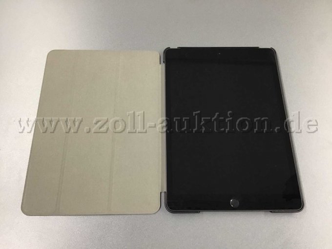 Einzelansicht iPad 7 in schwarzer Hülle geöffnet