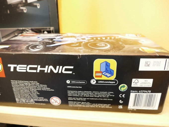 2 Spielzeugautos von Lego Technic in der Originalverpackung_ Angaben zu den Details vom Monster Jam