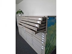 Seitenansicht Schrankelemente Schubladen geöffnet