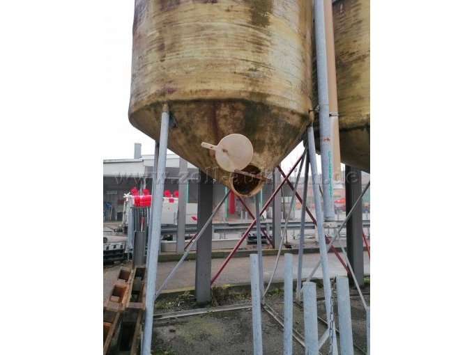 Trichteröffnung mit Deckel (bei beiden Silos vorhanden)