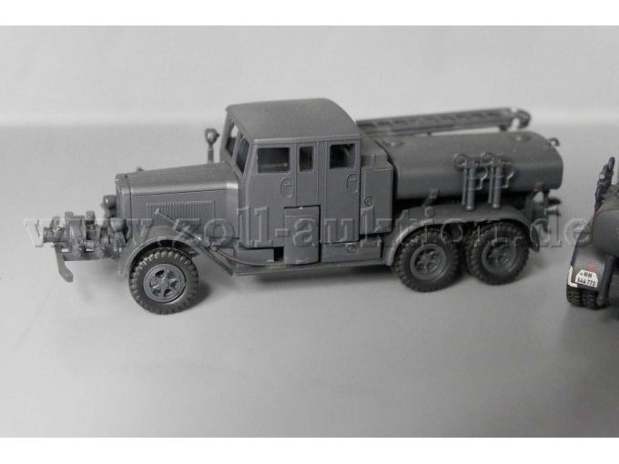 Roco Minitanks Henschel TLF, 1:87 Ansicht von der Seite