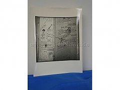 SW-Bild
Karikaturen an Wand