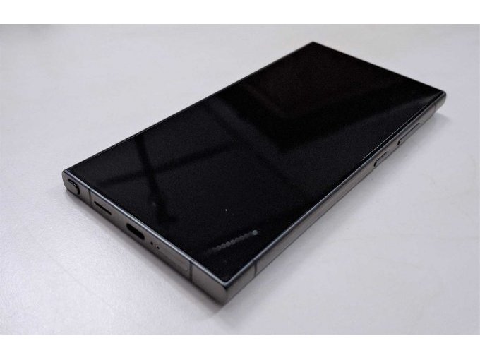 Samsung Galaxy S24 Ultra, Display und Seitenansicht