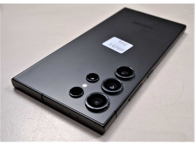 Samsung Galaxy S24 Ultra, Rückseite und Seitenansicht