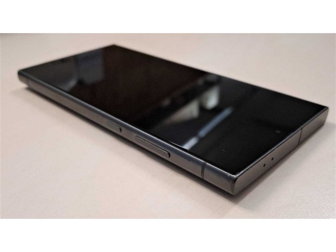 Samsung Galaxy S24 Ultra, Display und Seitenansicht