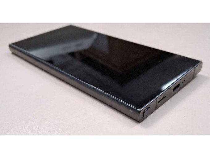 Samsung Galaxy S24 Ultra, Display und Seitenansicht