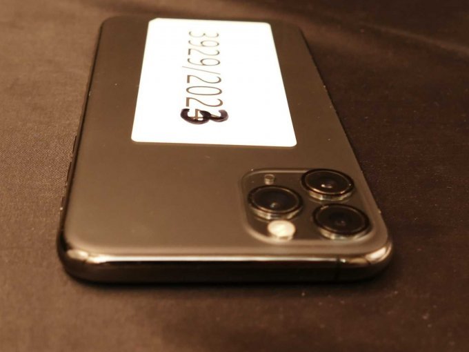 IPhone 11 Pro_ Ansicht oberer Rand auf Rückseite
