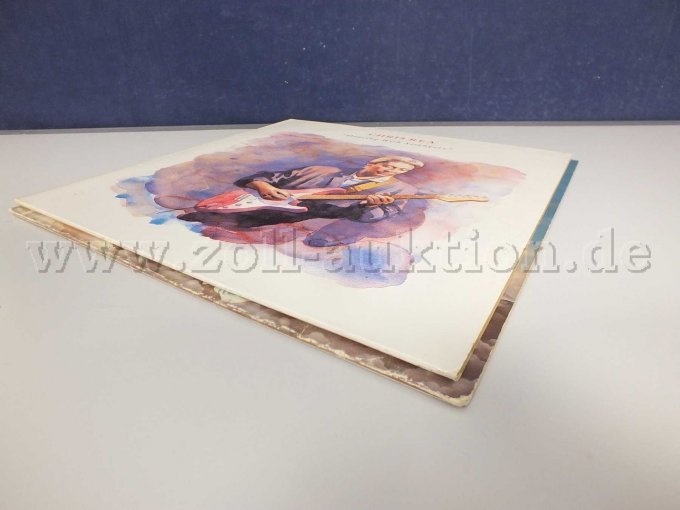 Seitliche Ansicht der LPs liegend von rechts mit Beschädigungen