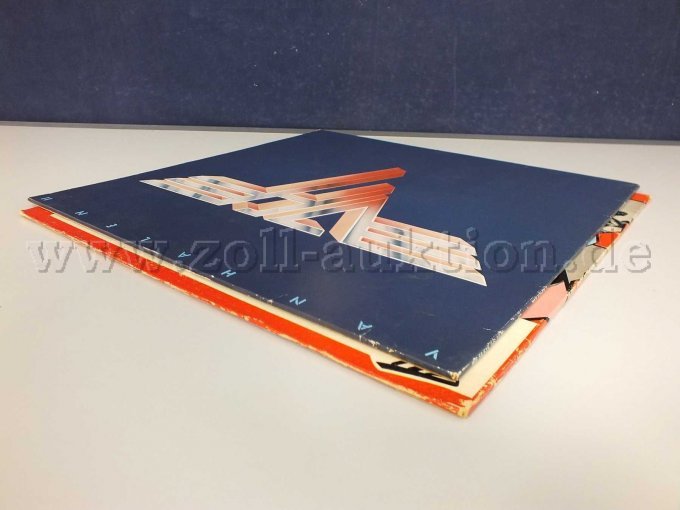 Seitliche Ansicht der LPs liegend von rechts, mit Beschädigungen