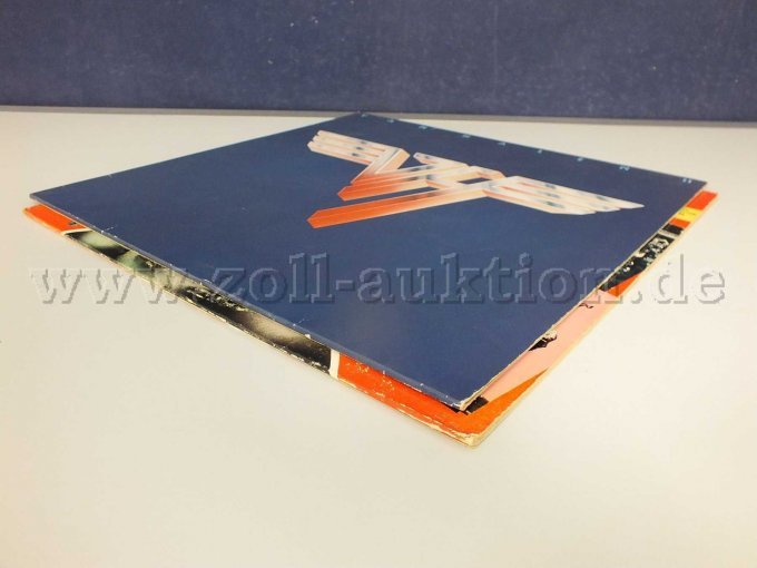 Seitliche Ansicht der LPs liegend von links, mit Beschädigungen