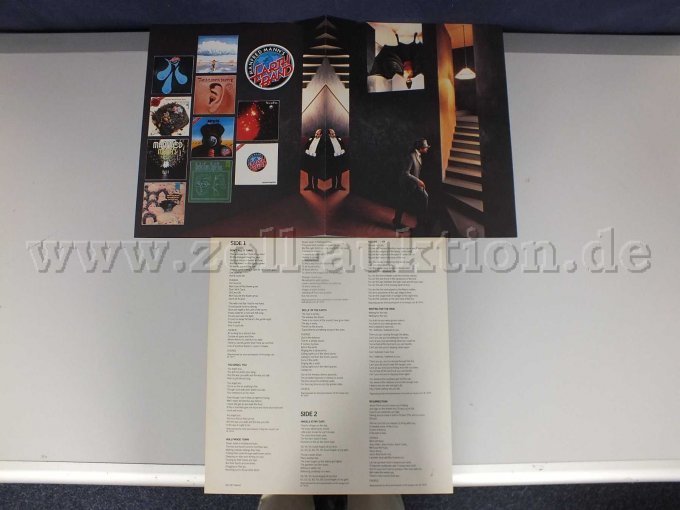 Originalposter zur LP "Angel Station" und Detailansicht zur Schützhülle zur LP "Watch", Vorderseite mit Beschädigungen