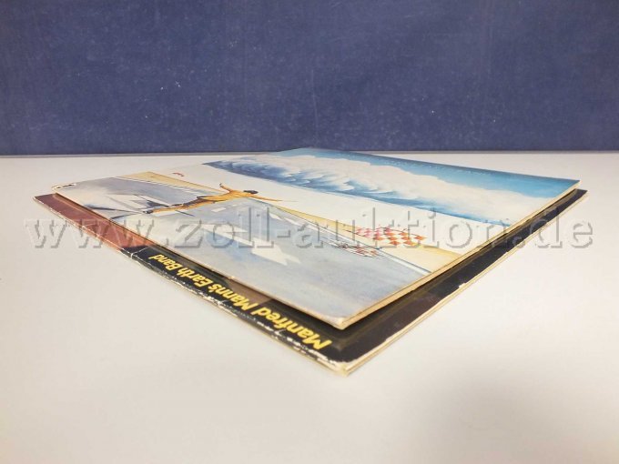 Seitliche Ansicht der LPs liegend von rechts, mit Beschädigungen