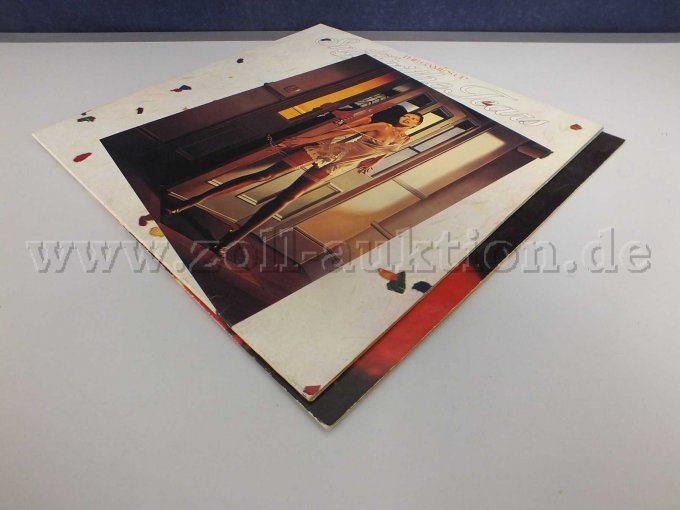 Seitliche Ansicht der LPs liegend von rechts mit Beschädigungen