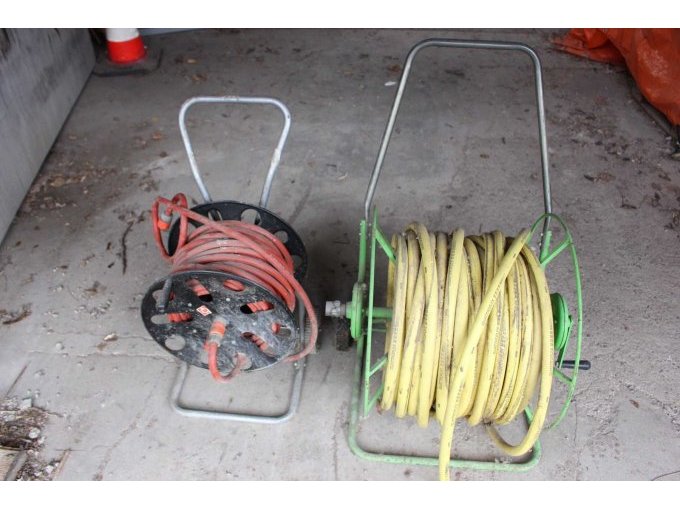 Ansicht der beiden Schlauchwagen Ansicht der beiden Schlauchwagen