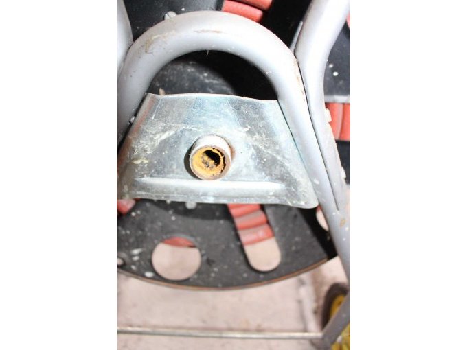 Schaluchwagen, schwarz mit rotem Schlauch