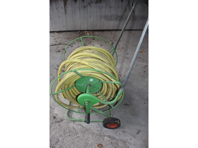 Schlauchwagen grün mit gelbem Schlauch