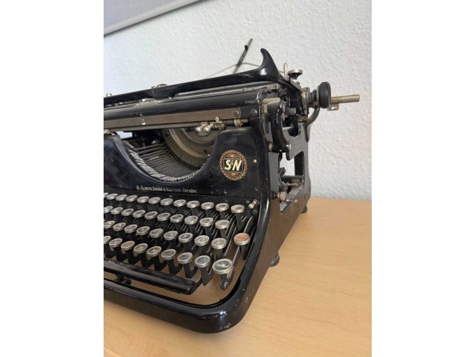 Schreibmaschine Ideal Ansicht rechts