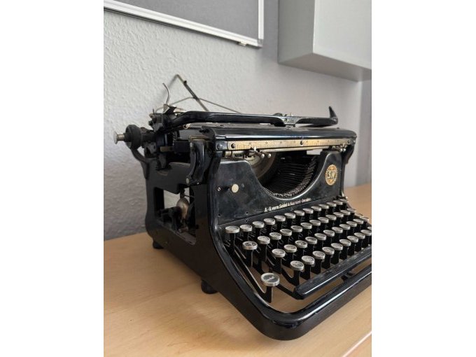 Schreibmaschine Ideal Ansicht links