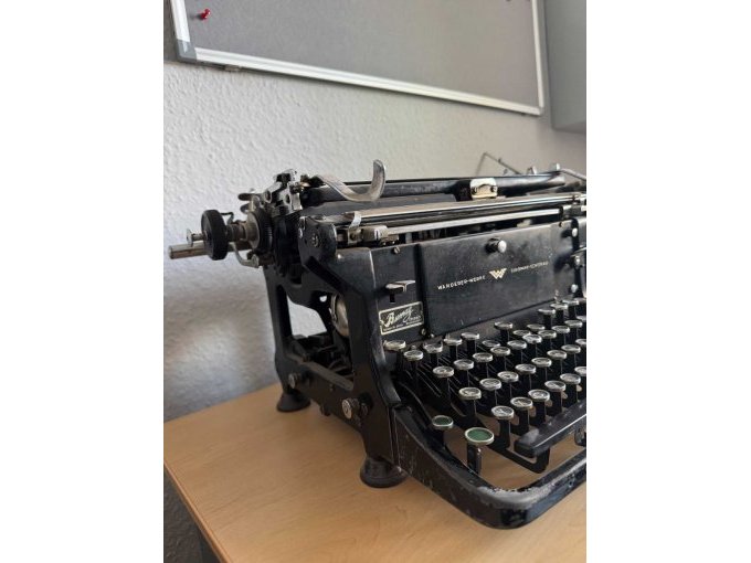 Schreibmaschine Continental Ansicht links