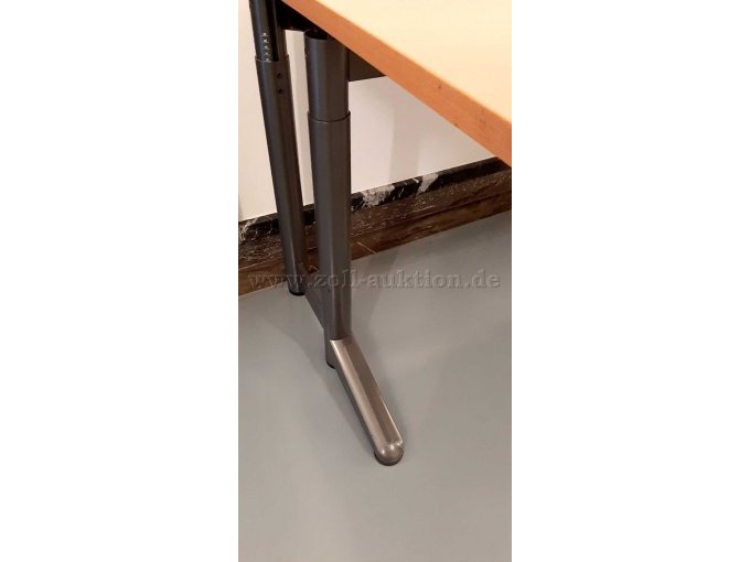 Detailansicht Tischbein ohne Sichtschutzblende