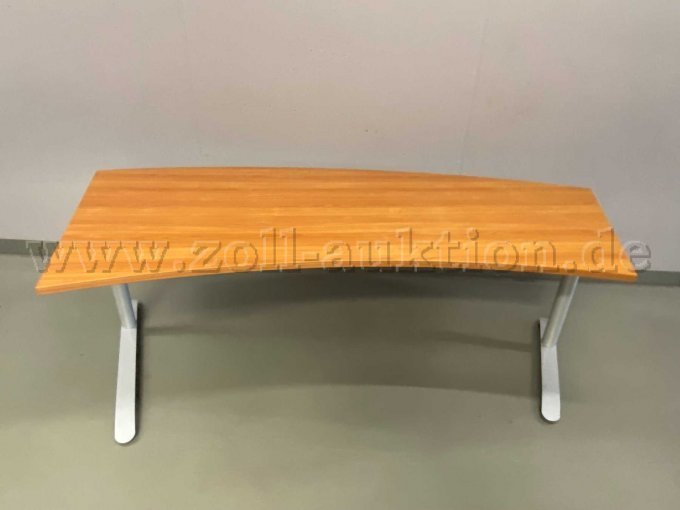 Der Systemtisch Quadro lite ist in einem guten Zustand.