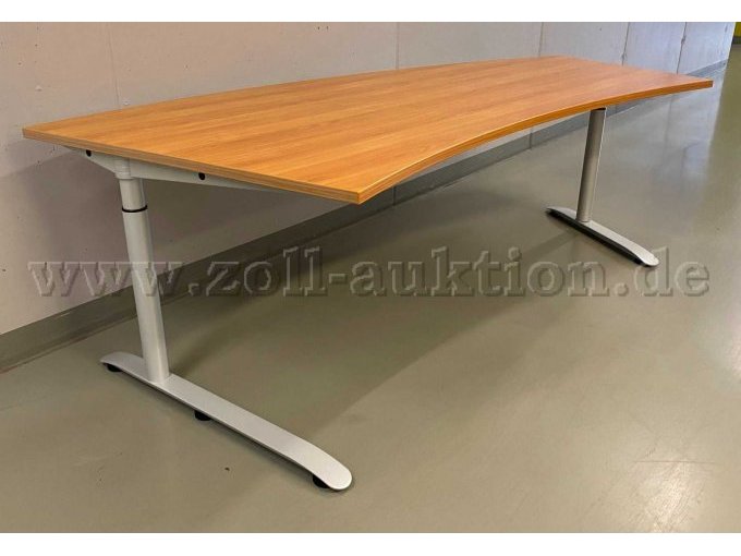 Es handelt sich um einen C-Fuß, Rundrohr.