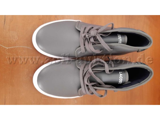 Ansicht auf die Schuhe von oben