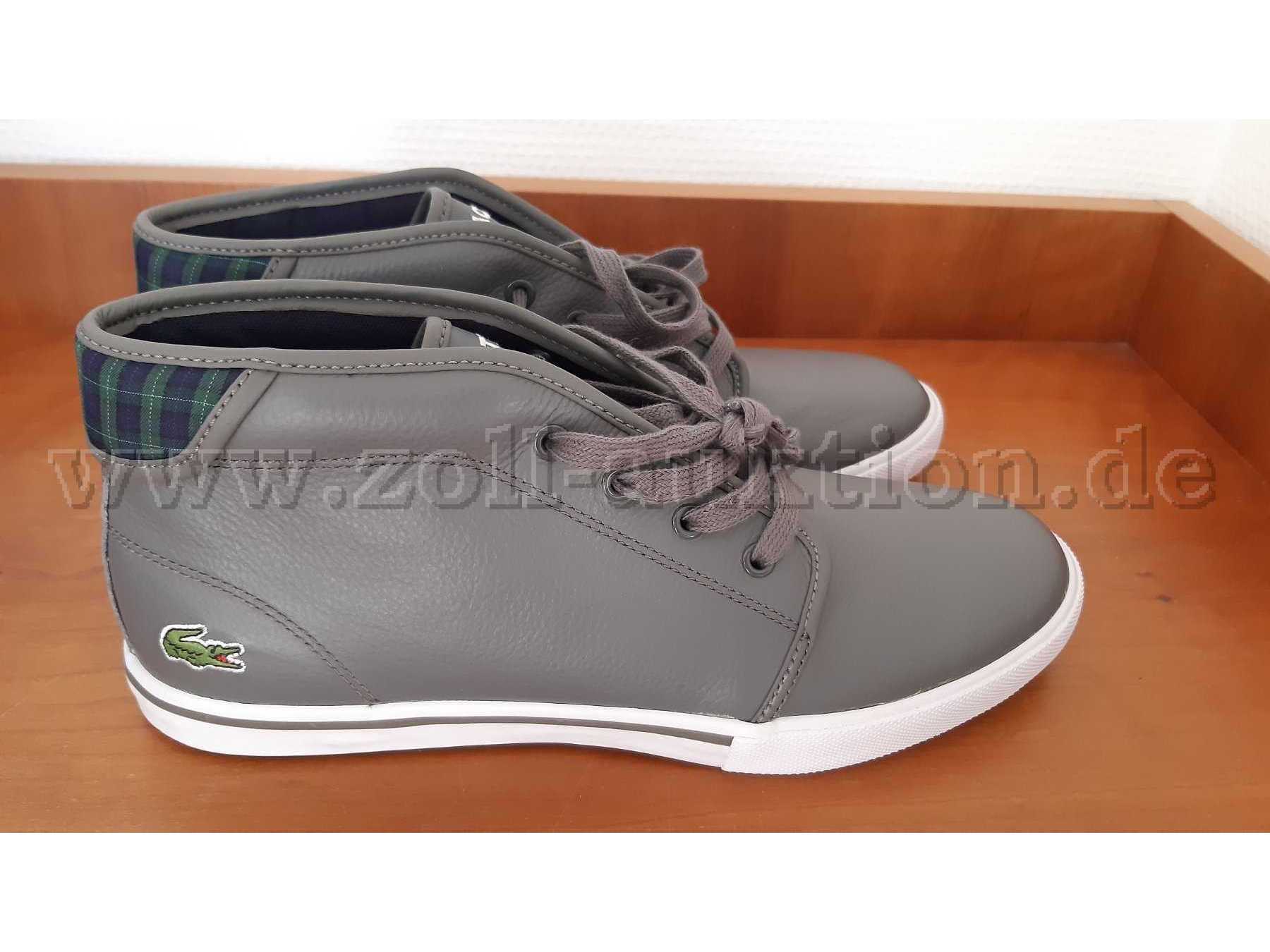 Ansicht auf die Schuhe von der Seite