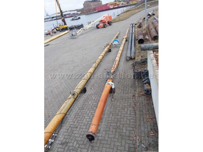 links 21 Meter Mast, rechts 19 Meter Mast