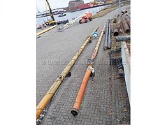 links 21 Meter Mast, rechts 19 Meter Mast