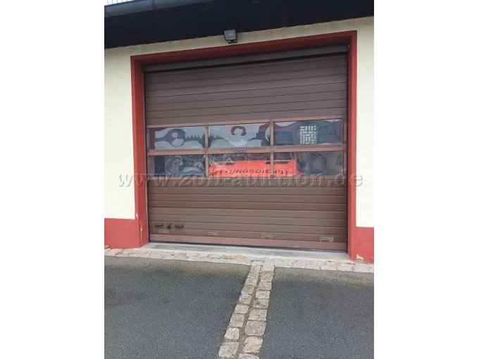 Sektionaltor ohne Schlupftür. Ansicht Außen