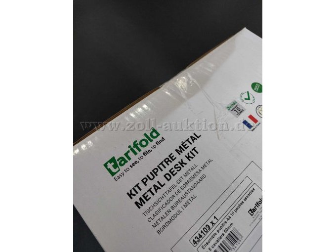 Auf der oberen Kante ein Knick, ansonsten keine Beschädigung durch den Karton oder am Paketklebeband