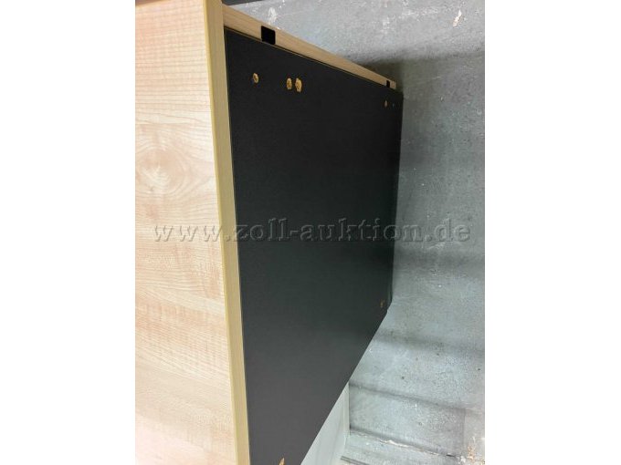 Bohrlöcher in der Rückwand