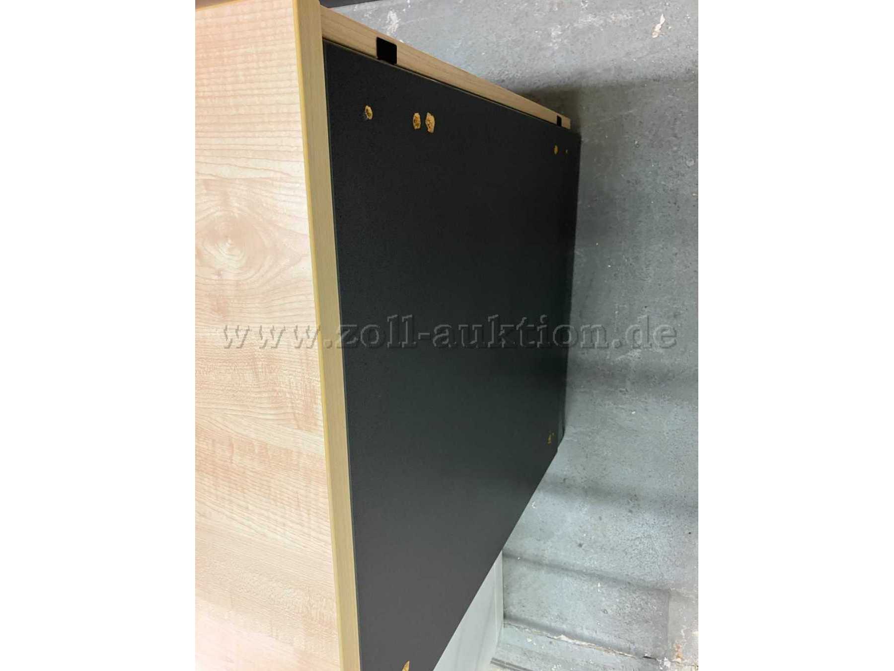 Bohrlöcher in der Rückwand