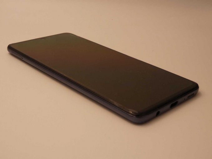 Samsung A51_ Ansicht untere linke Ecke/ linker Rand/ unterer Rand