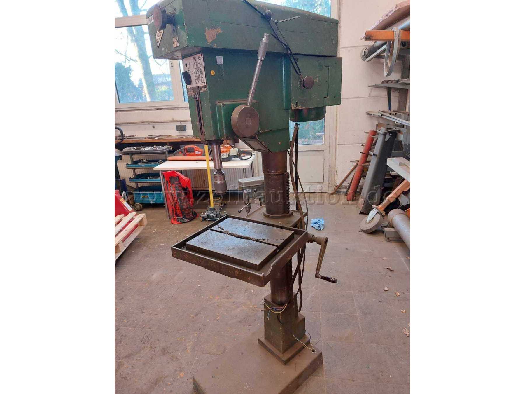 Bohrmaschine Looß und Hempel in der Seitenansicht